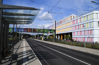 900299 Gezicht op het Prinses Máximacentrum voor kinderoncologie (Heidelberglaan 25) te Utrecht.